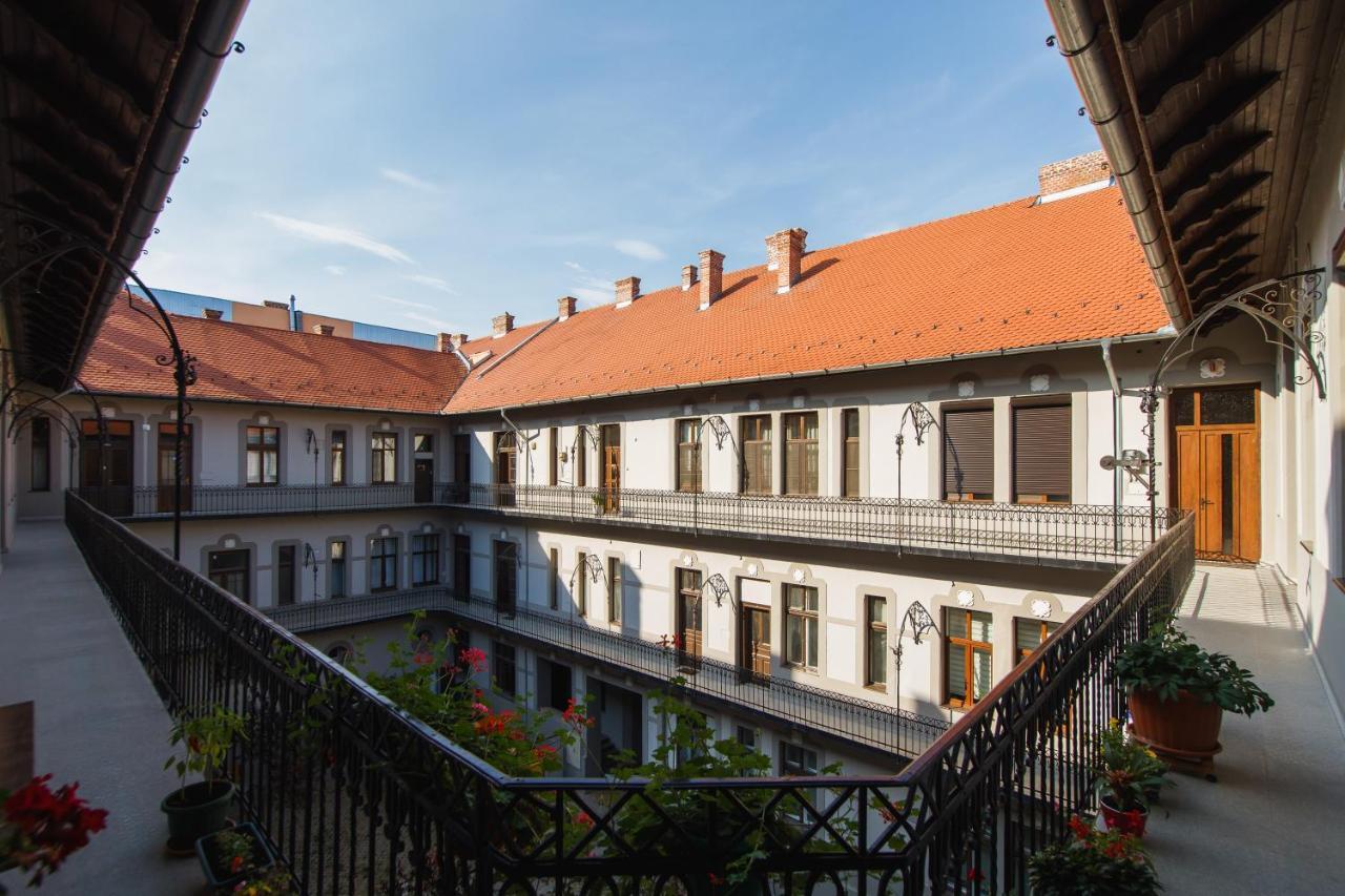 Unique Experience At Rimanoczy Palace Nagyvárad Kültér fotó